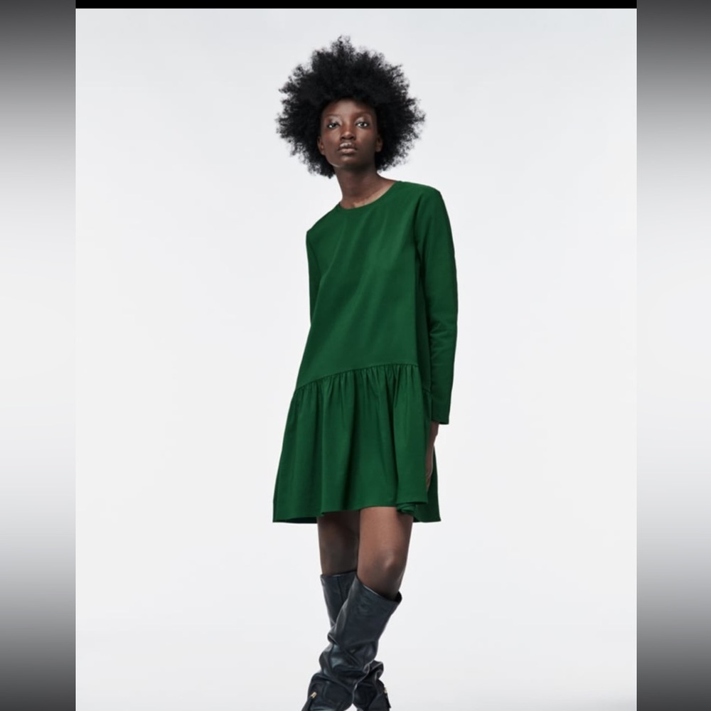 Voluminous short dress